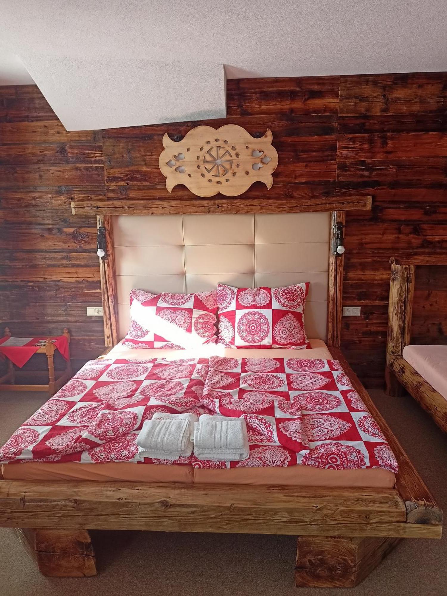 Hotel Kolonial Skalité SR Extérieur photo